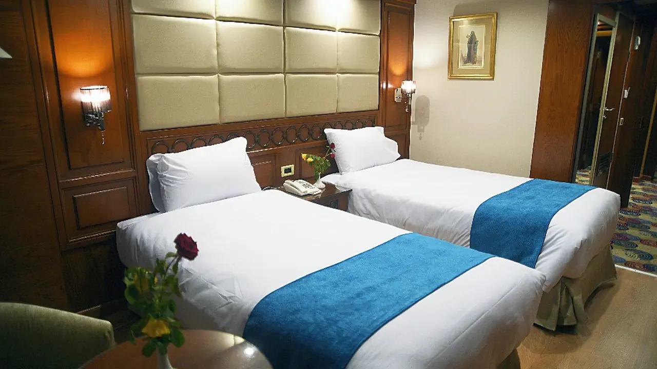 رحلة الباخرة بلو شادو II